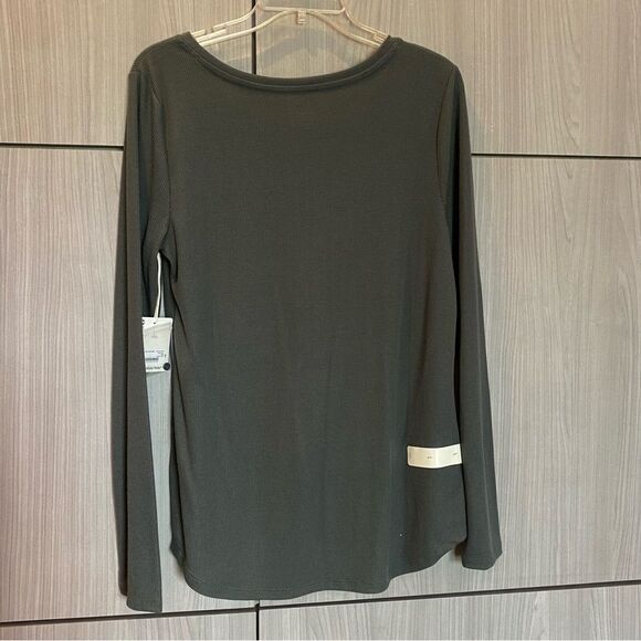 a.n.a. NWT Henley T-shirt Green Large - Picture 4 of 5